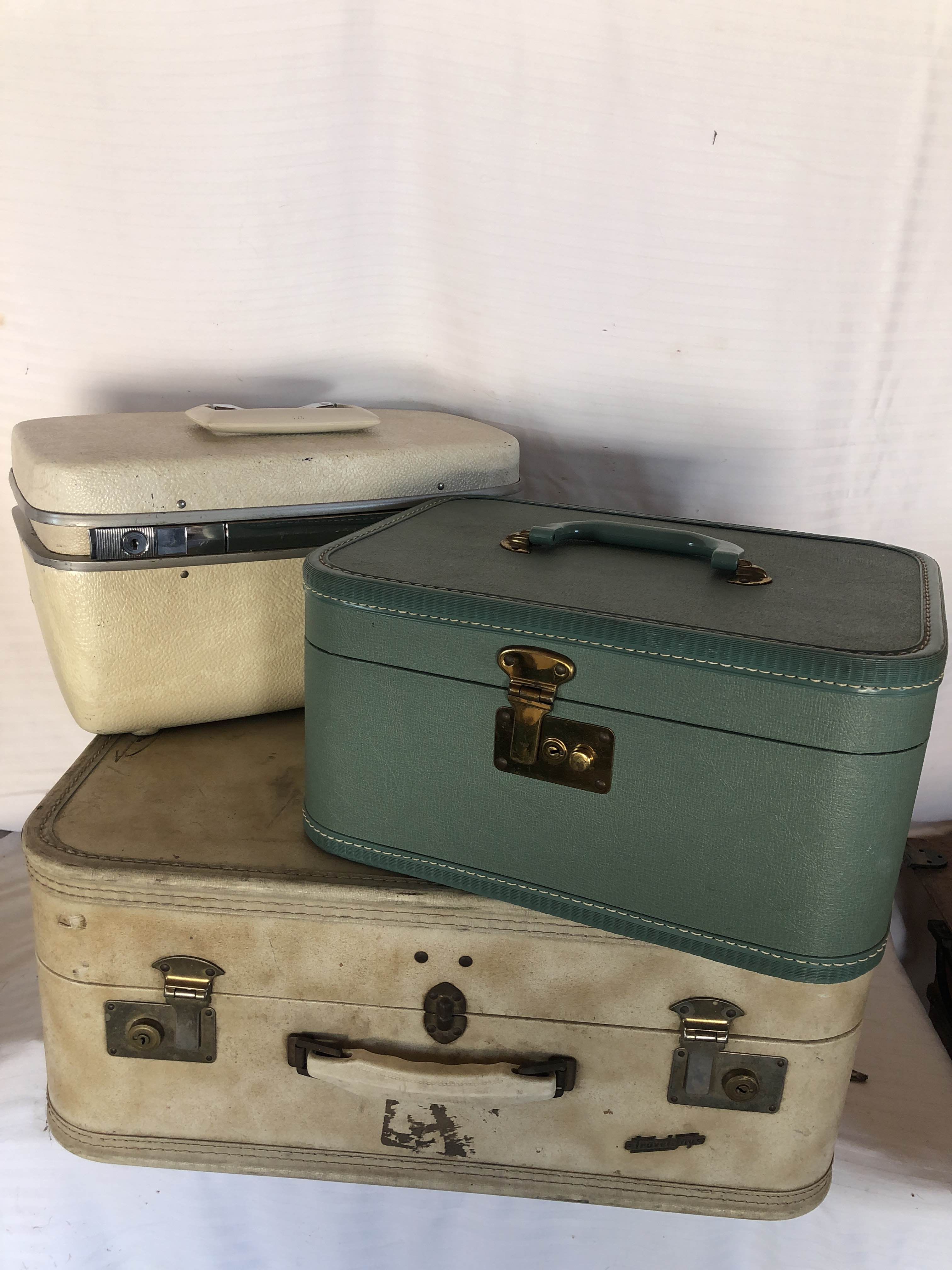 Vintage Barbie Travel Case Folding Suitcase Hotel wheels 1995 bed