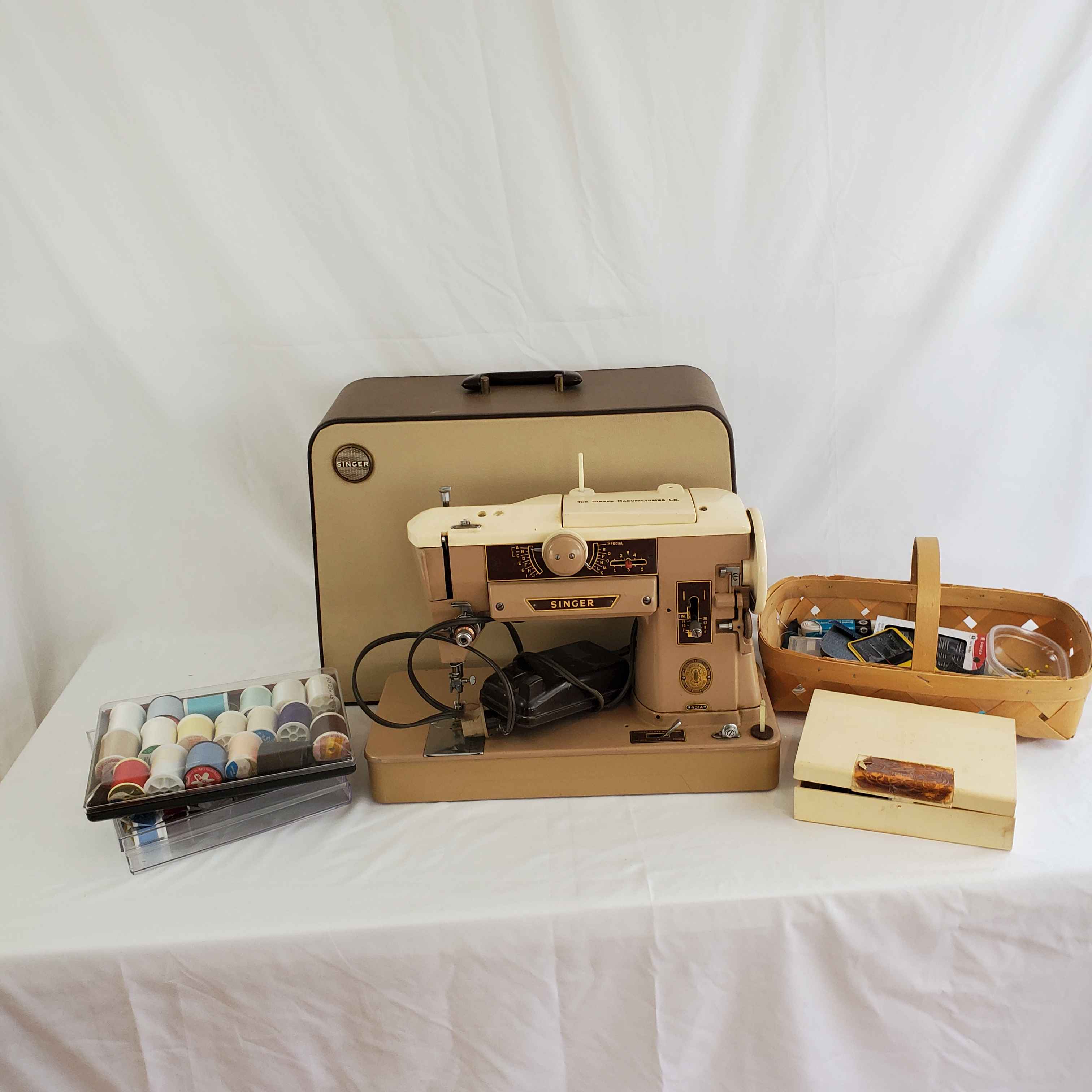 Sold at Auction: Rare vintage Singer Sewing Machine retractable