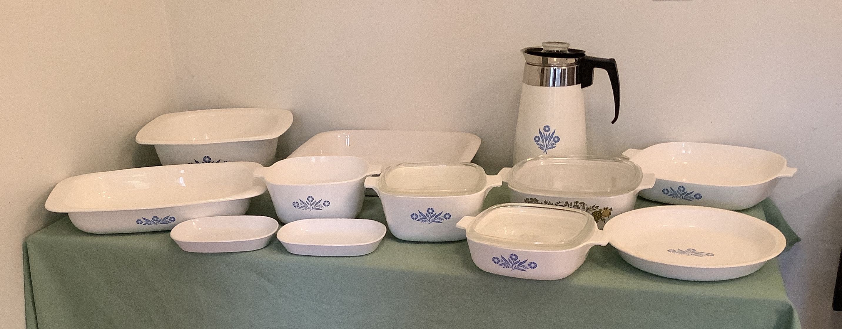 Sold at Auction: VINTAGE CORNING WARE COFFEE POT & PYREX PLATTER
