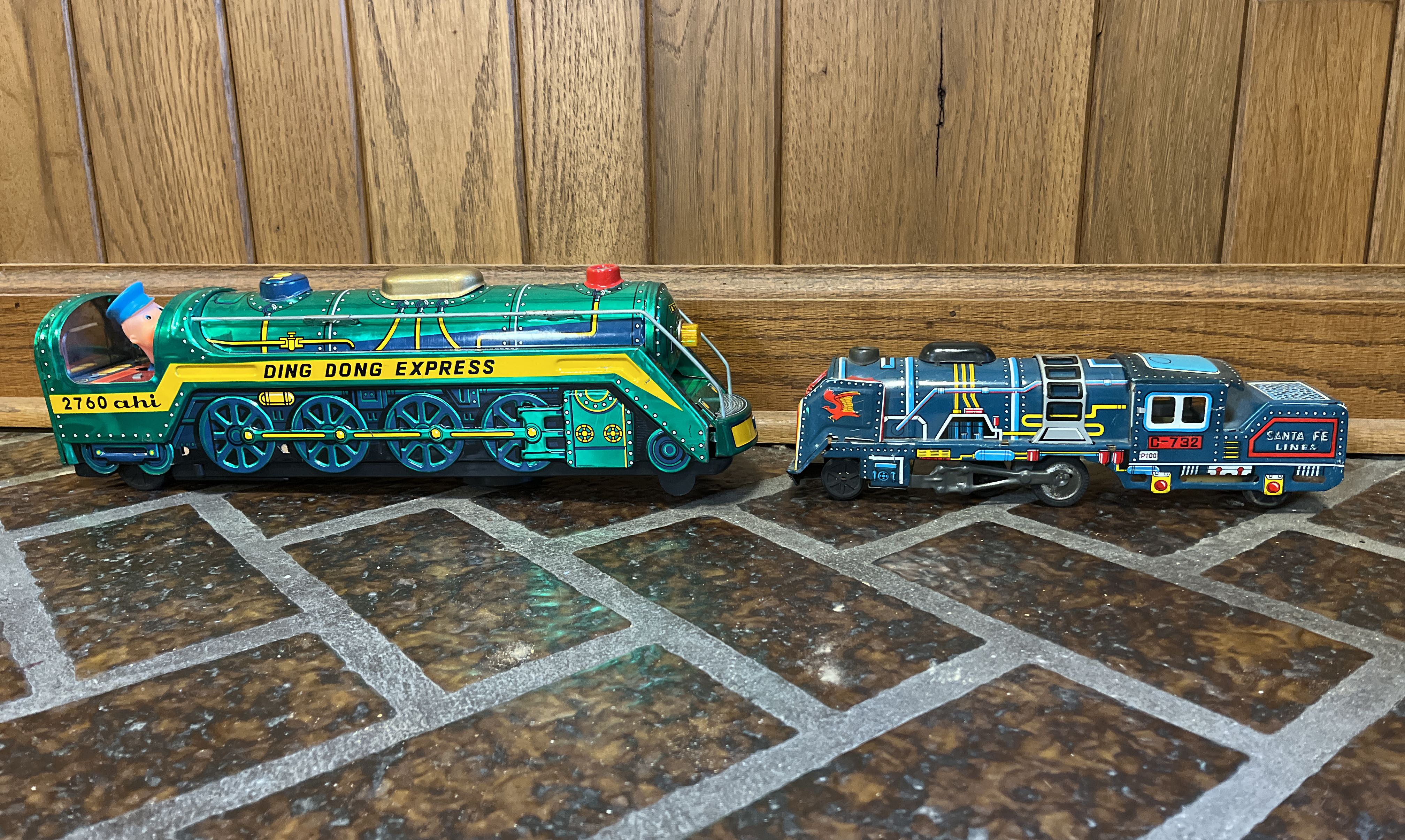 Collectible NFL Football New York Giants Express Electric Train Collection