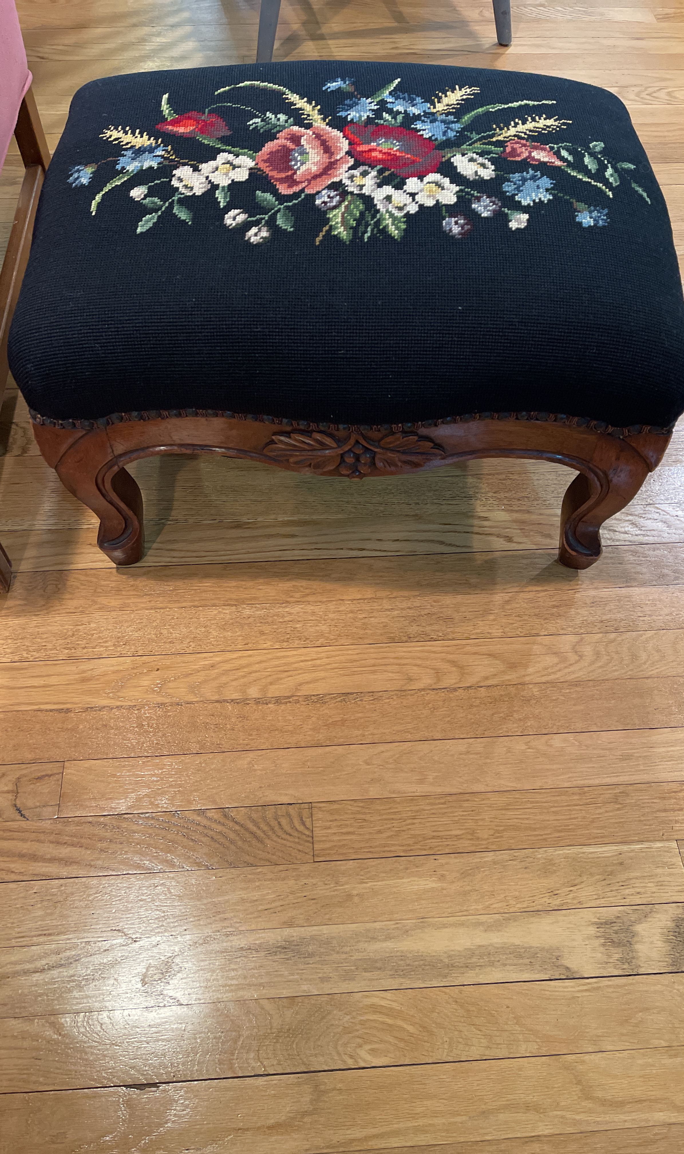 At Auction: DIRECTIONAL ROLLING OTTOMAN FOOTSTOOL. UNMARKED