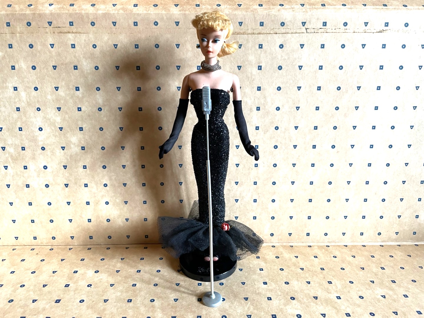 Garage Yard sale Barbie dolls vintage new and like new vinyl