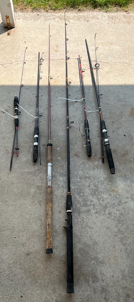 Sound Auction Service - Auction: 5/3/18 Fabulous Mix of Estates & Store  Returns Auction ITEM: Johnson Sprint 6ft Spinning Fishing Rod w/Reel