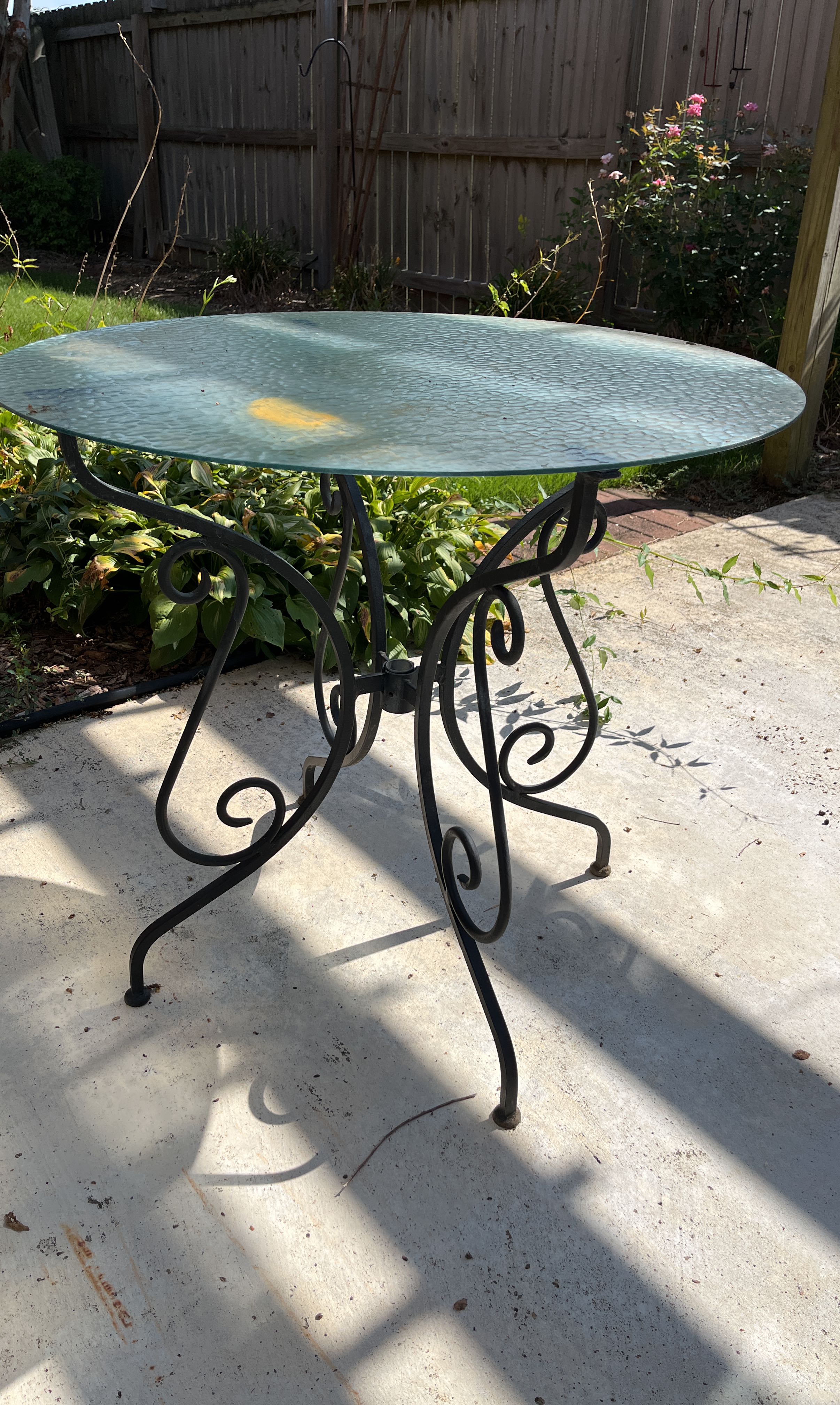 Round Scalloped Edge Glass Top Iron Tassel Table – Wake Robbin, Consign or  Sell