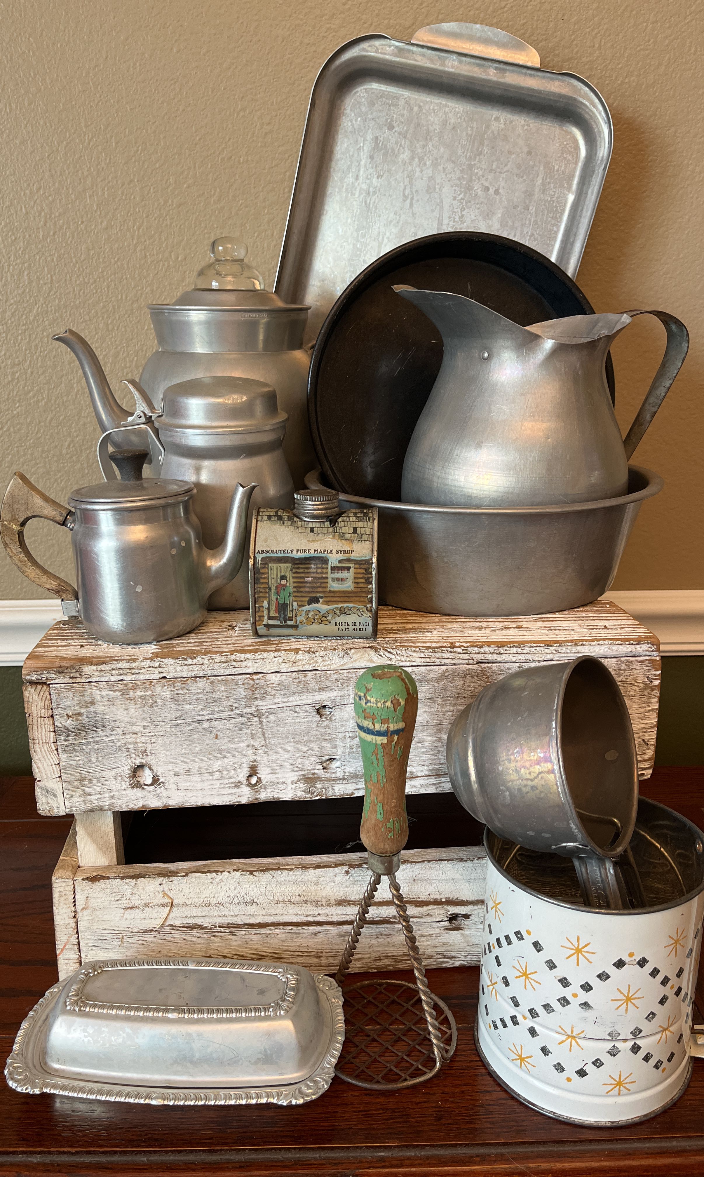 Aluminum-And-Vintage-Kitchenware-13pcs