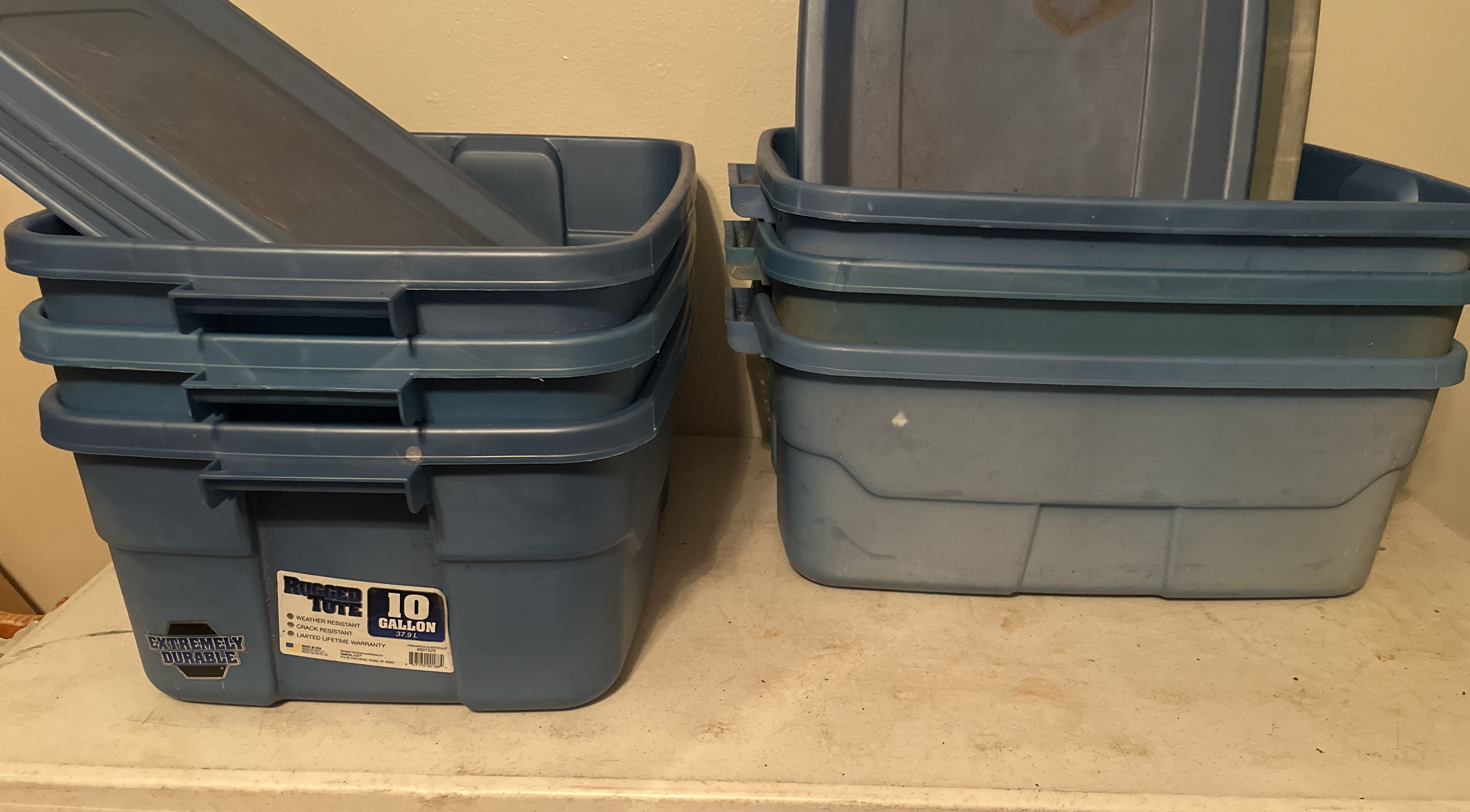 2) Rubbermaid Roughneck 18 gallon storage totes with lids - Bid-Assets  Online Auctions