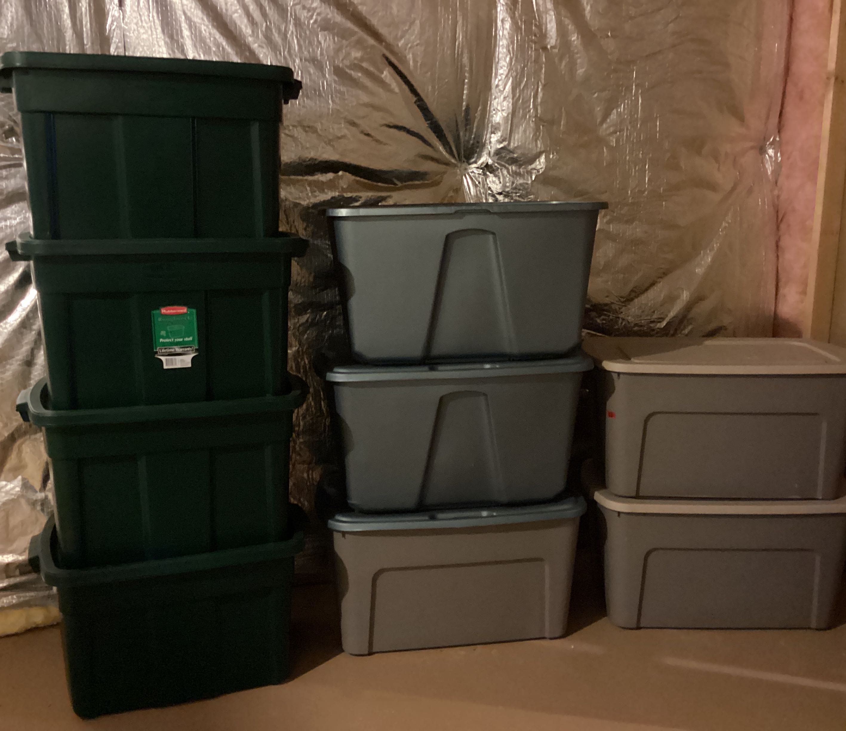 7 Rubbermaid Roughneck 18 gallon totes and lids. - Northern Kentucky  Auction, LLC