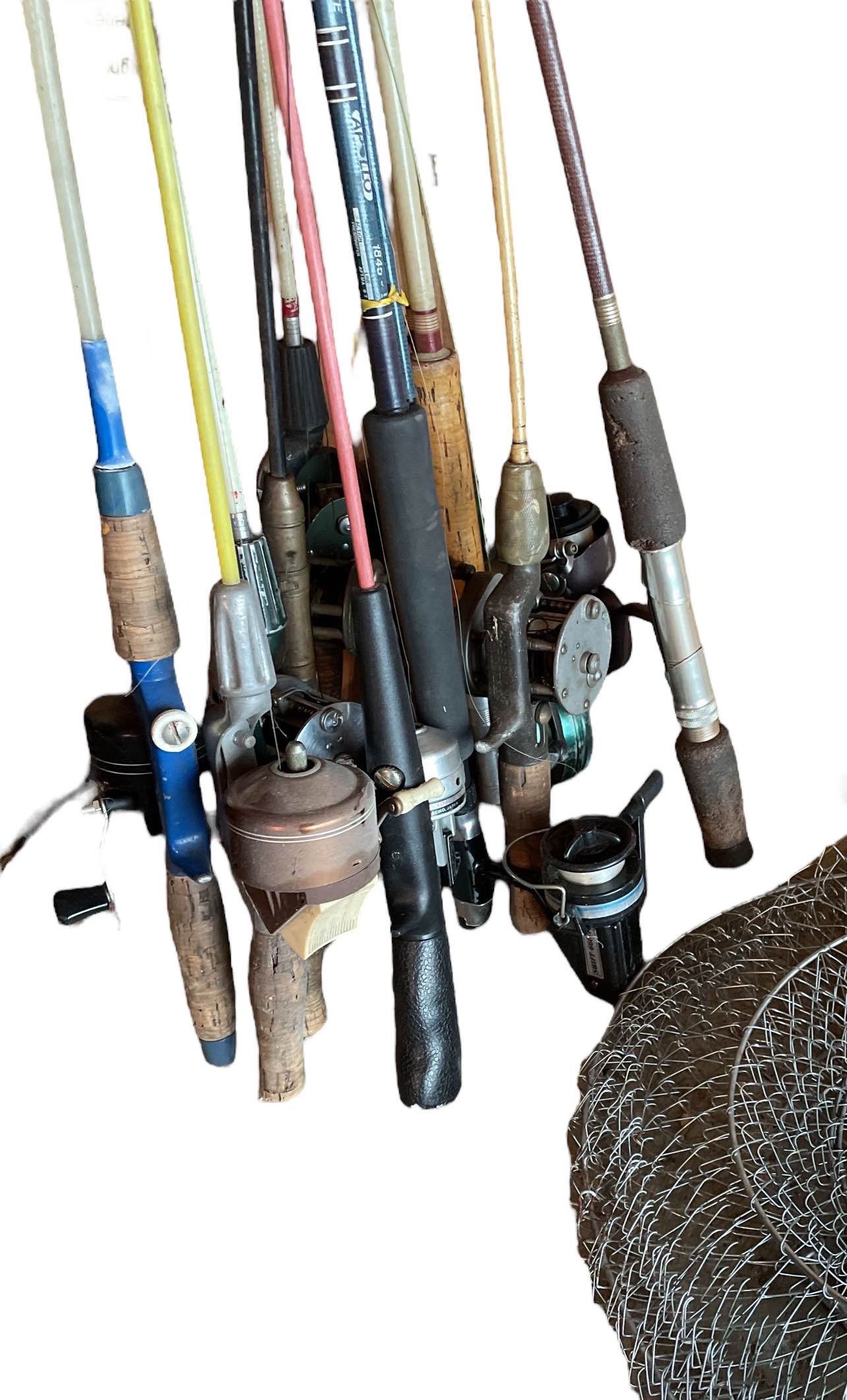 Sound Auction Service - Auction: 11/17/20 Hawkins, Nichols & Others  Consignment Auction ITEM: 4 Vintage Fishing Rods w/2 Reels