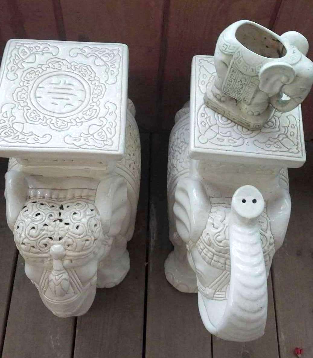 Matte White Ceramic Elephant Salt and Pepper Set with Tray - Eager Elephants  in White