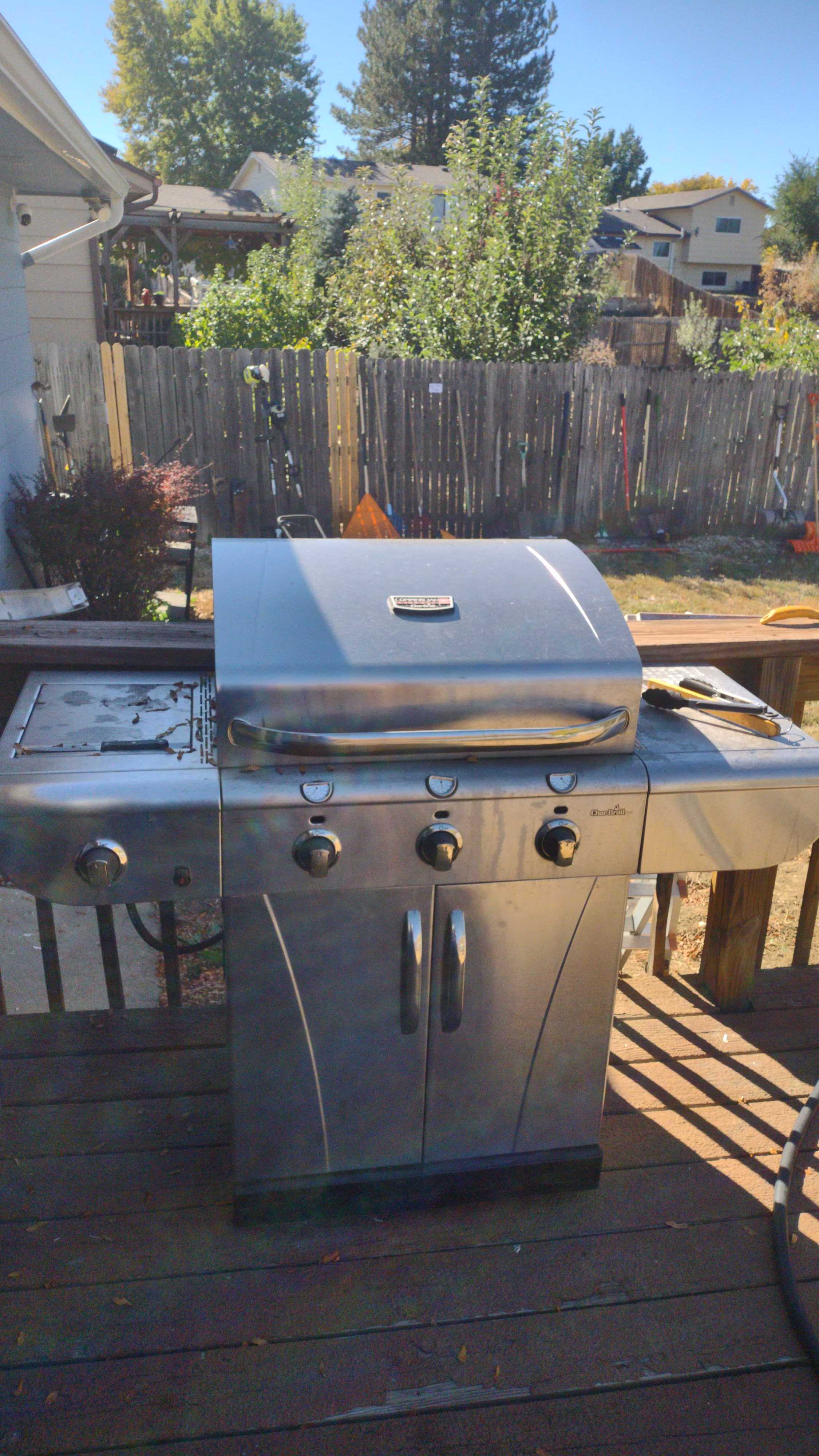 BBQ Propane Grill By Char Broil