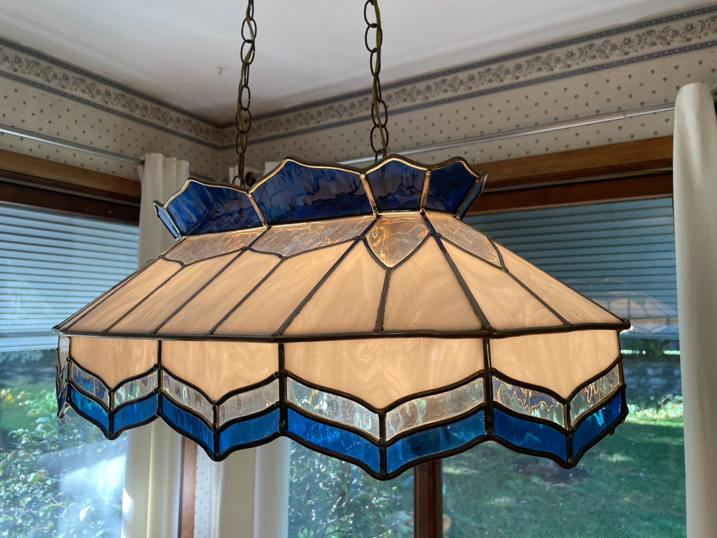 Hanging-Stained-Glass-Lamp-Hardwired