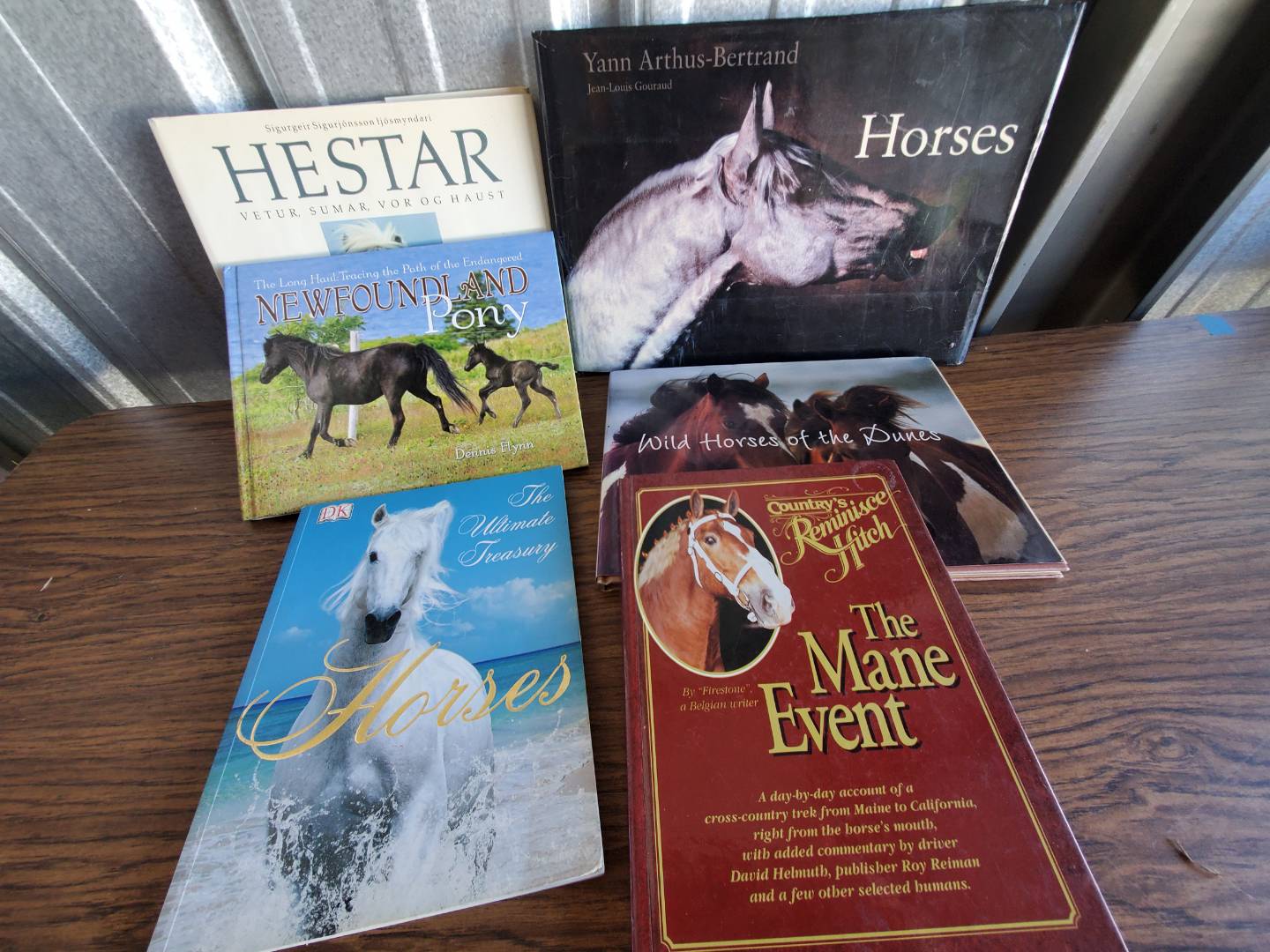 A COLLECTION OF BOOKS ON HUNTING AND HORSE RELATED SUBJECTS. Books, Maps &  Manuscripts - Books - Auctionet
