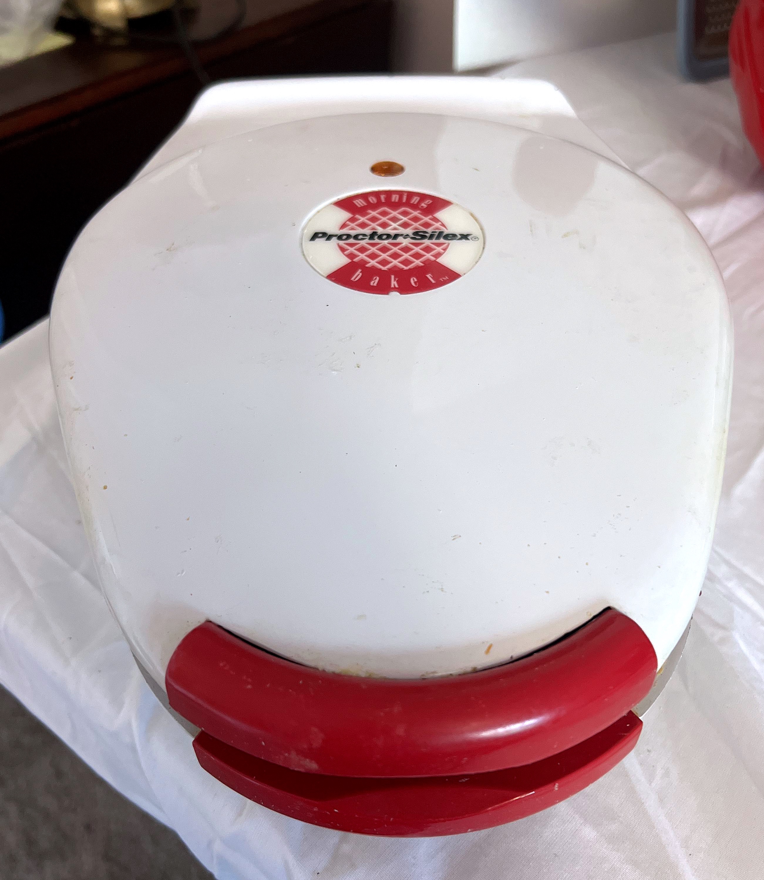 Sold at Auction: PROCTOR SILEX SMALL CROCK POT