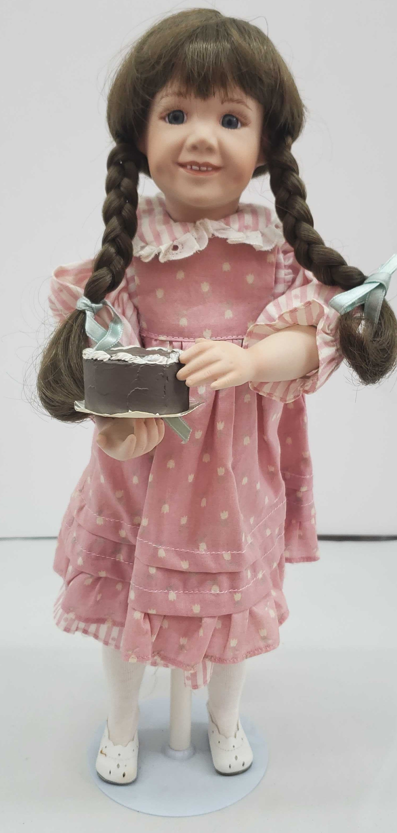 Annie porcelain doll online