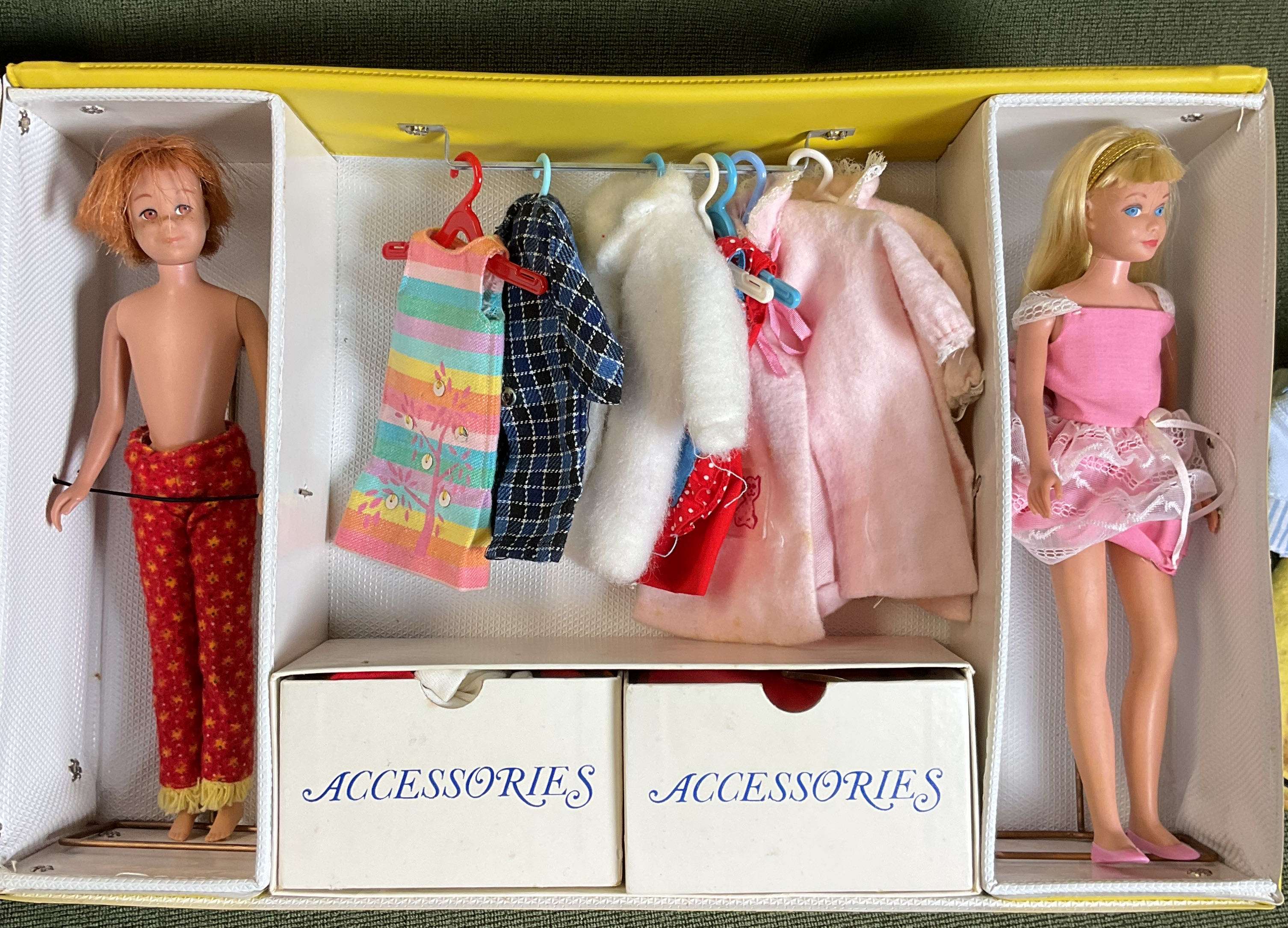 1963-Skipper-Skooter-Doll-Case-Dolls-Clothing