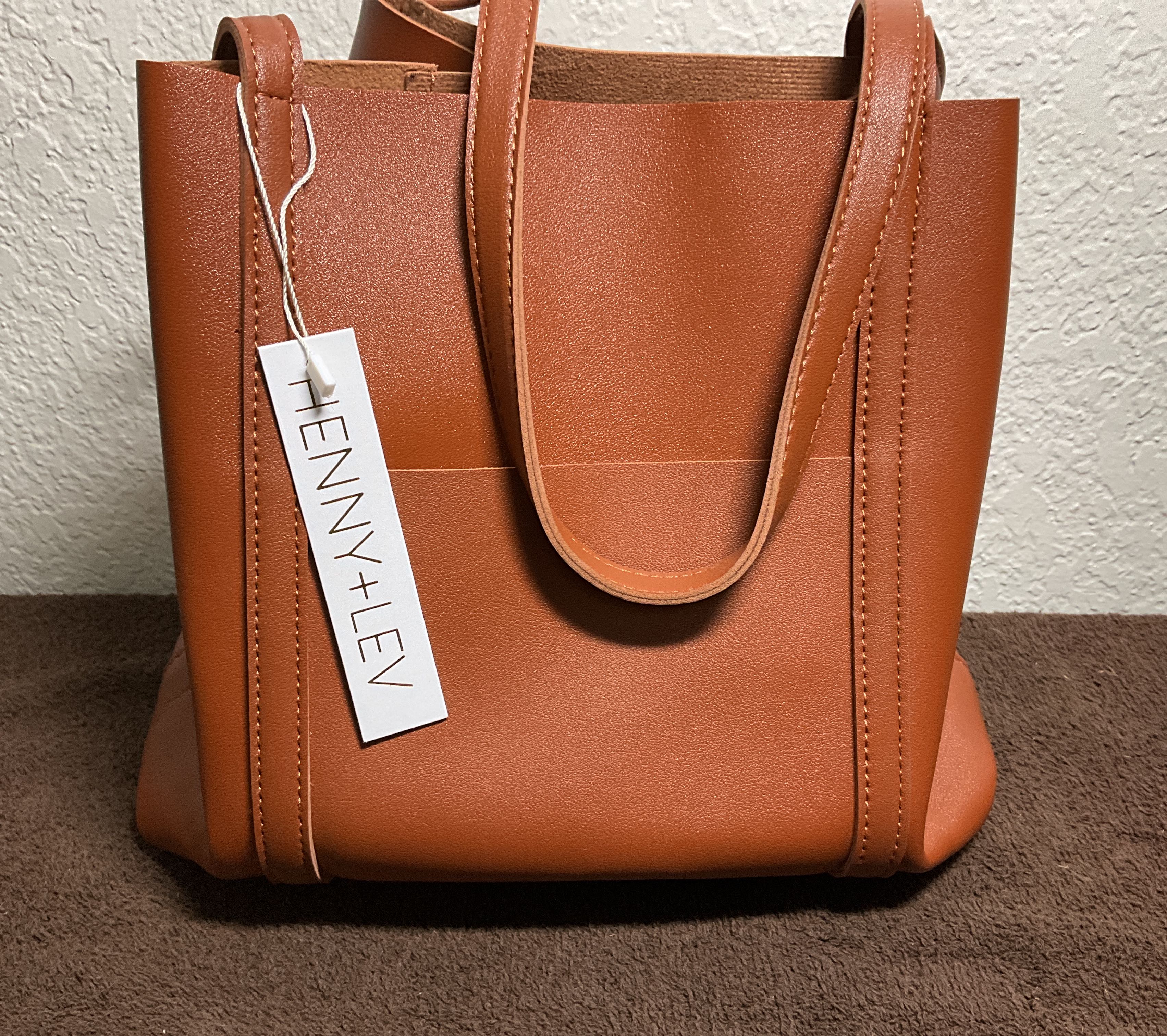 Why do women buy luxury designer handbags, e.g., those that cost $400 or  more? - Quora