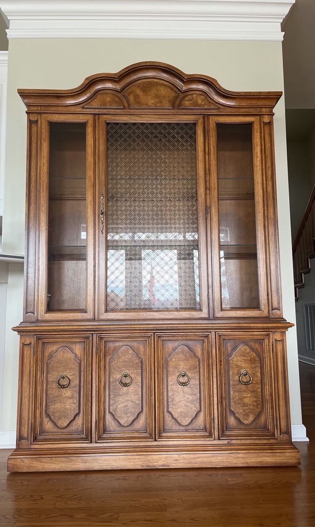 Thomasville deals china cabinet