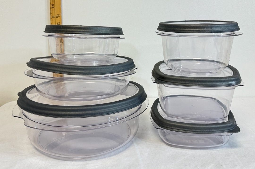 At Auction: GLASS RUBBERMAID BOWLS