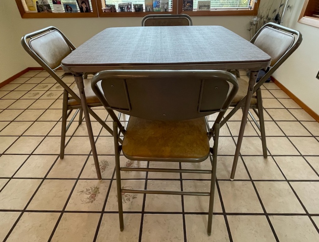 Vintage samsonite card store table and chairs