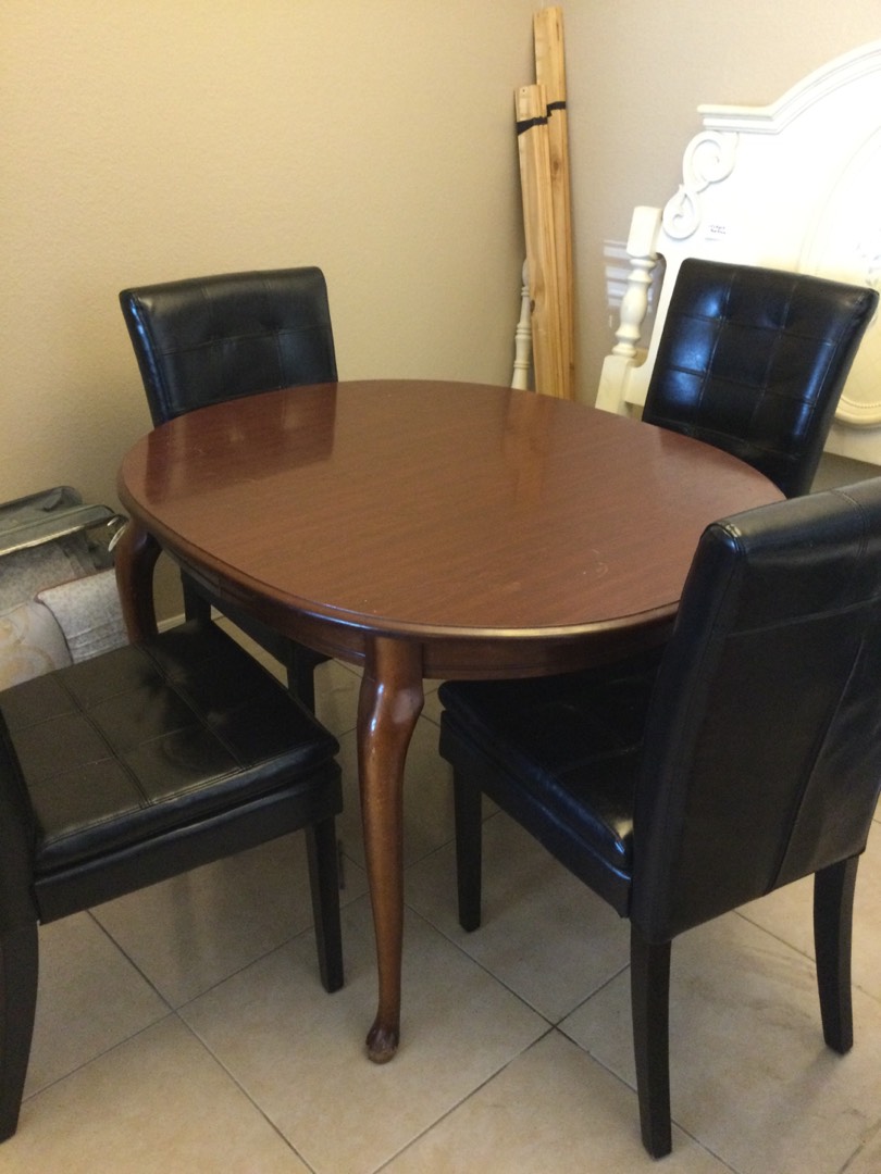 Small Cherry Colored Dining Table 4 Leather Chairs