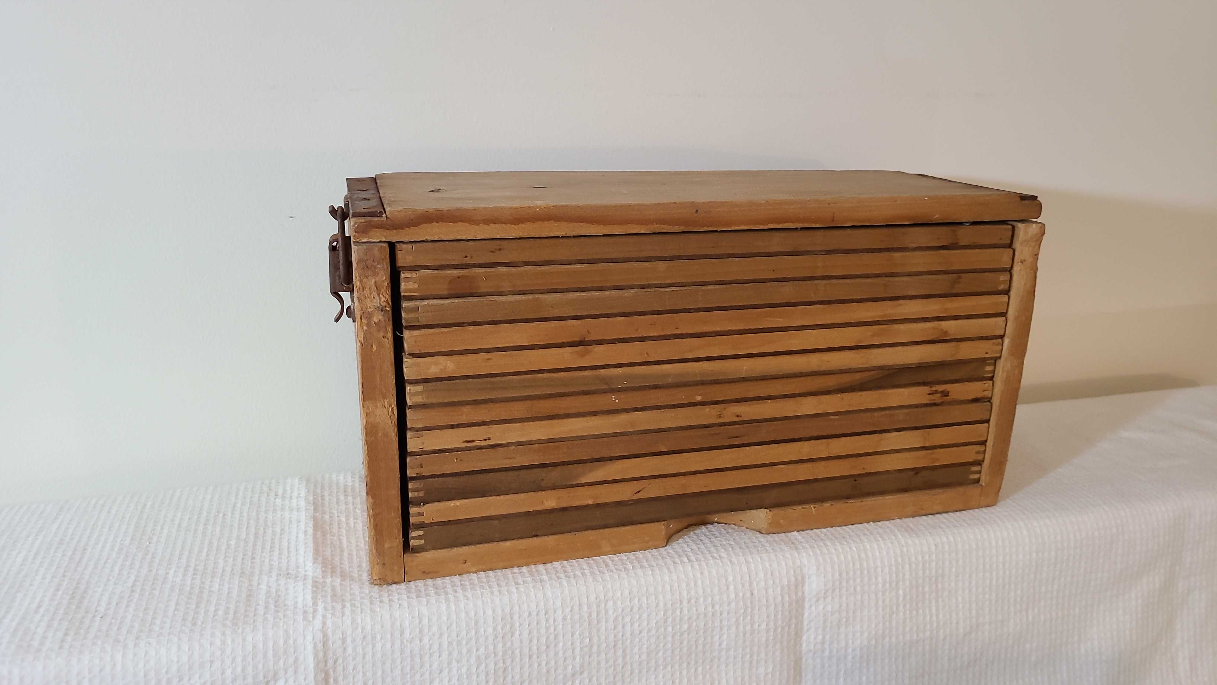 Antique Wooden Fishing Tackle Box, Vintage Wood Tool Box, Rustic Wood  Storage Box -  Canada