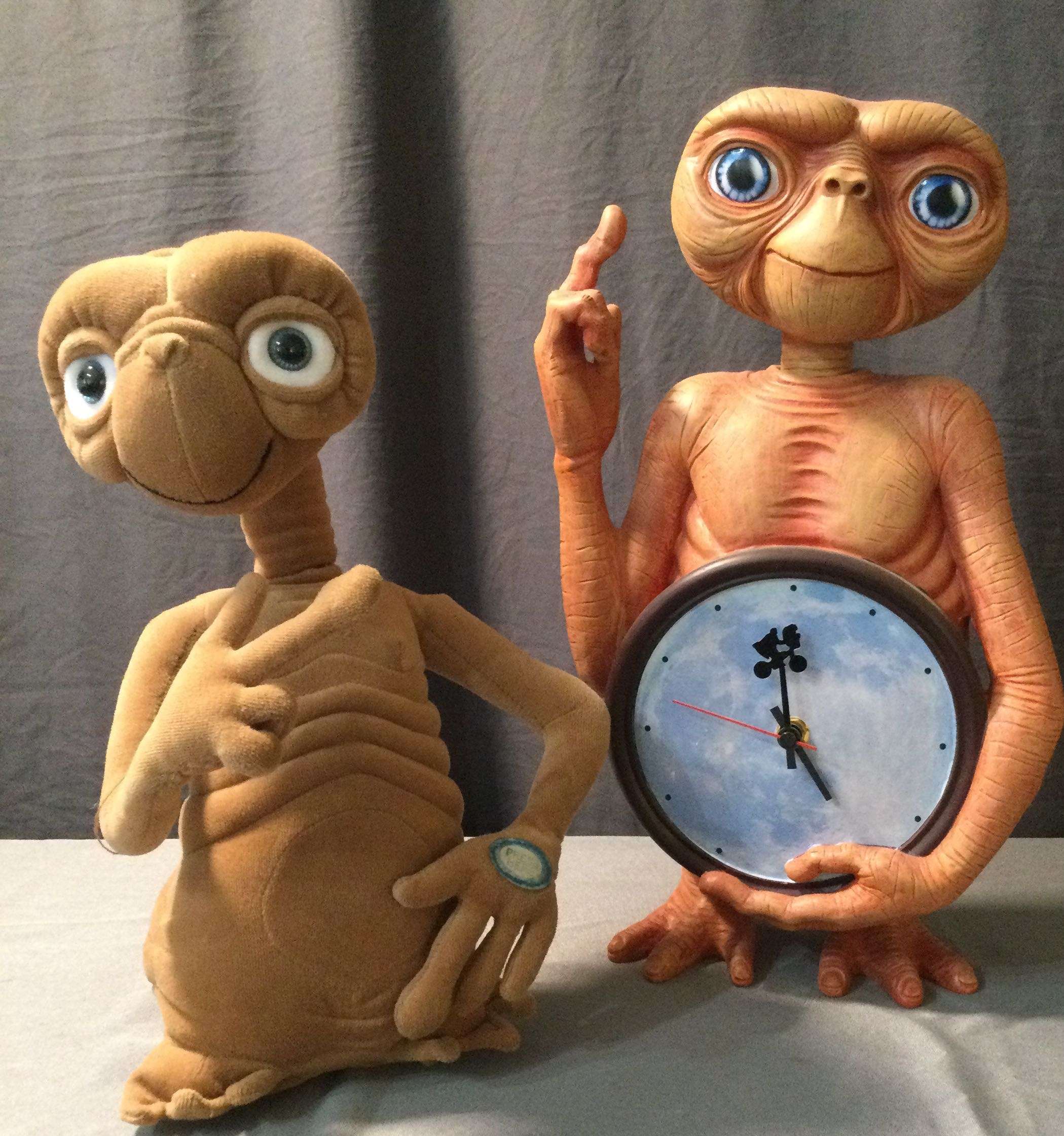 ET-Clock-and-plush-toy