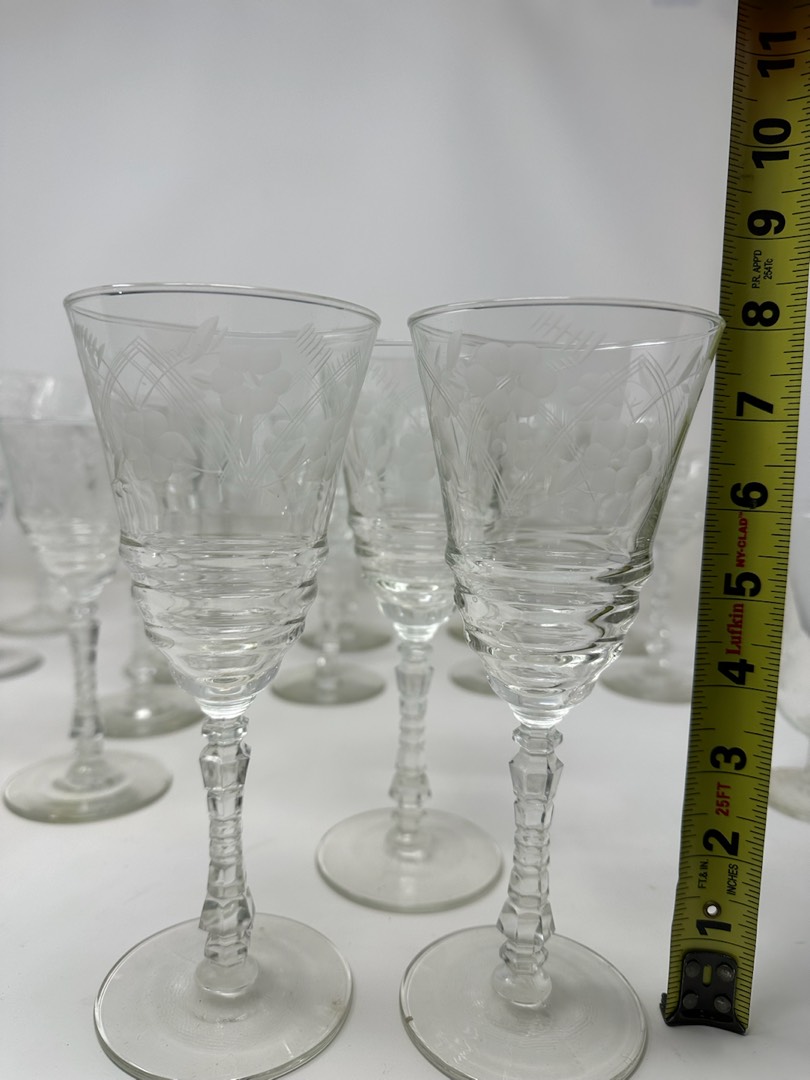 4 Vintage Etched CRYSTAL Wine Glasses, 1940's ~~ 12 oz Wine