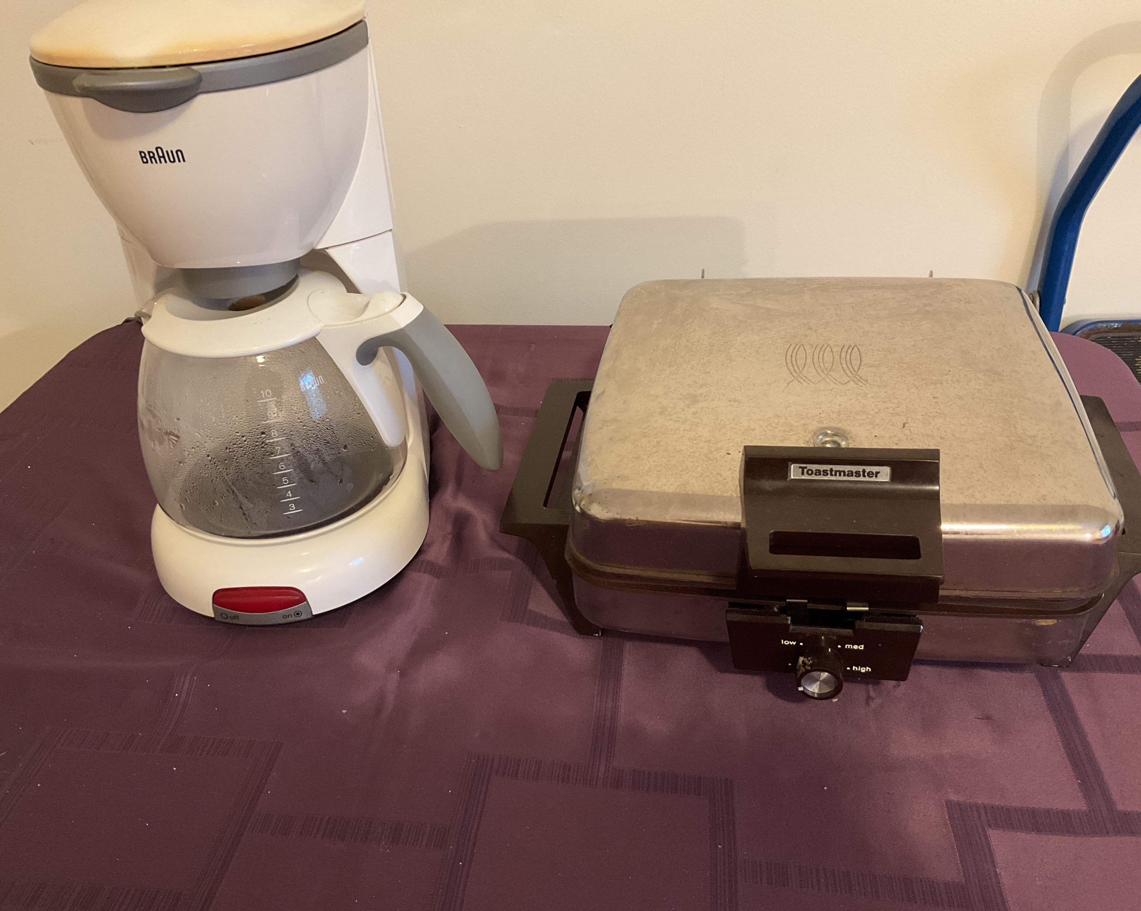 Toastmaster Coffee Maker, Bathroom Faucet, Welbilt Bread Oven, Coffee Mugs,  and Cordless Desk Lamps - Sherwood Auctions