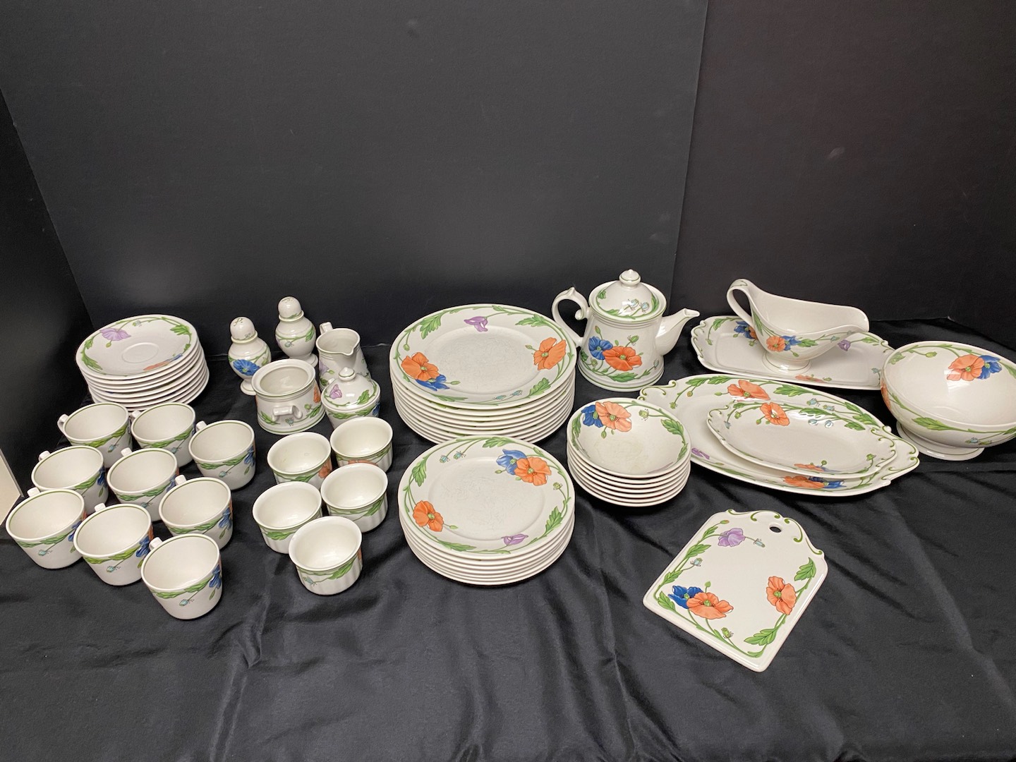 Villeroy & Boch - ia - 39 Piece 12 Person Dish Service - Dealer