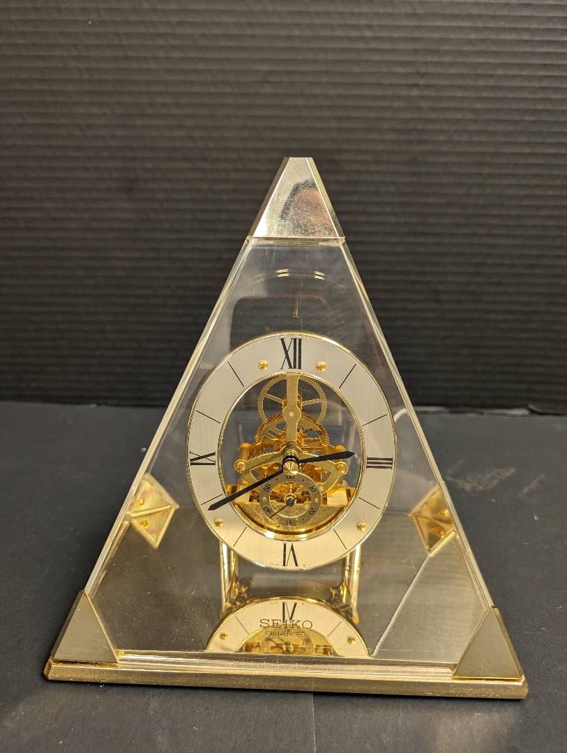 Seiko quartz 2024 pyramid clock