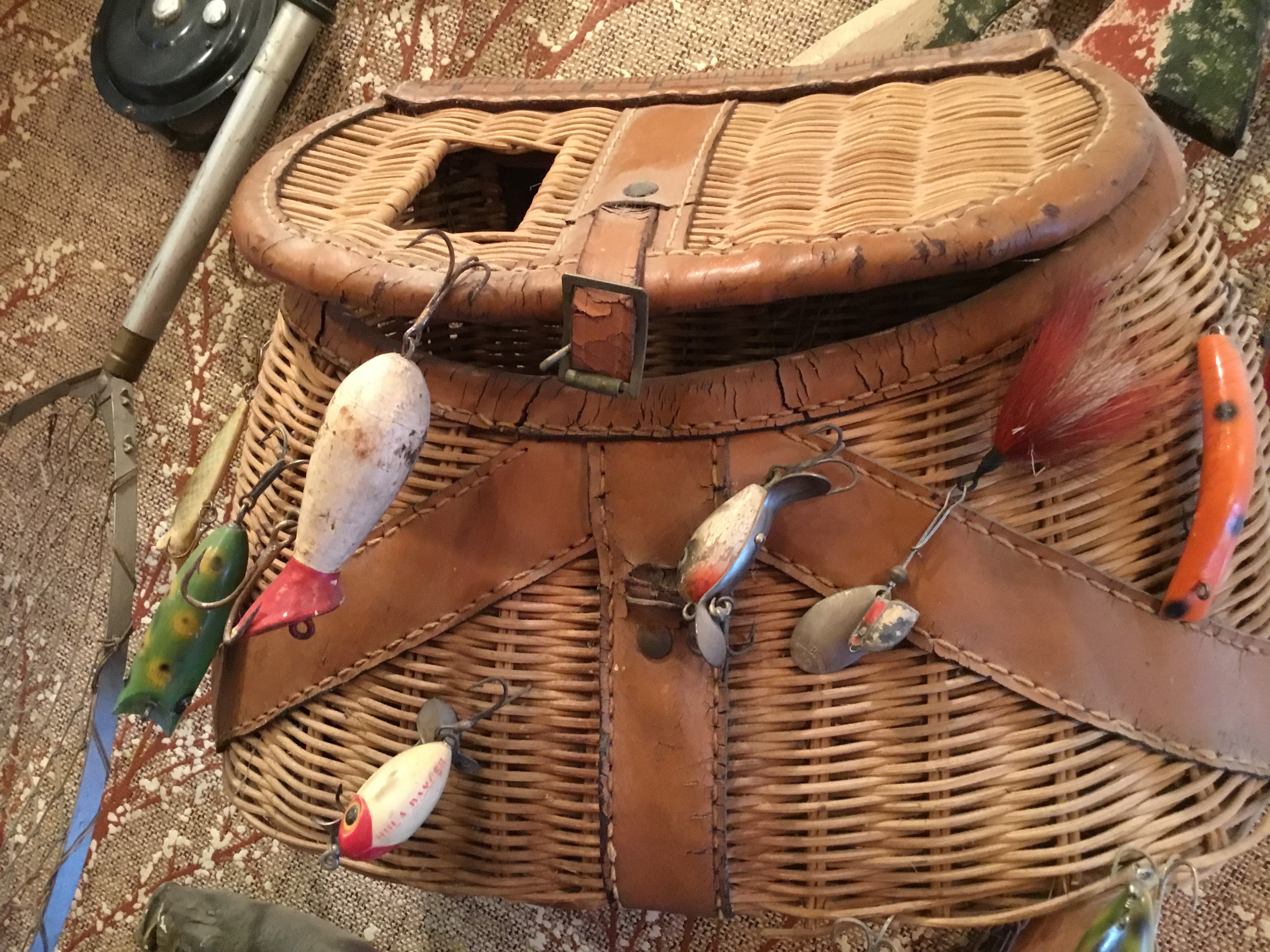 Vintage-Fishing-Basket