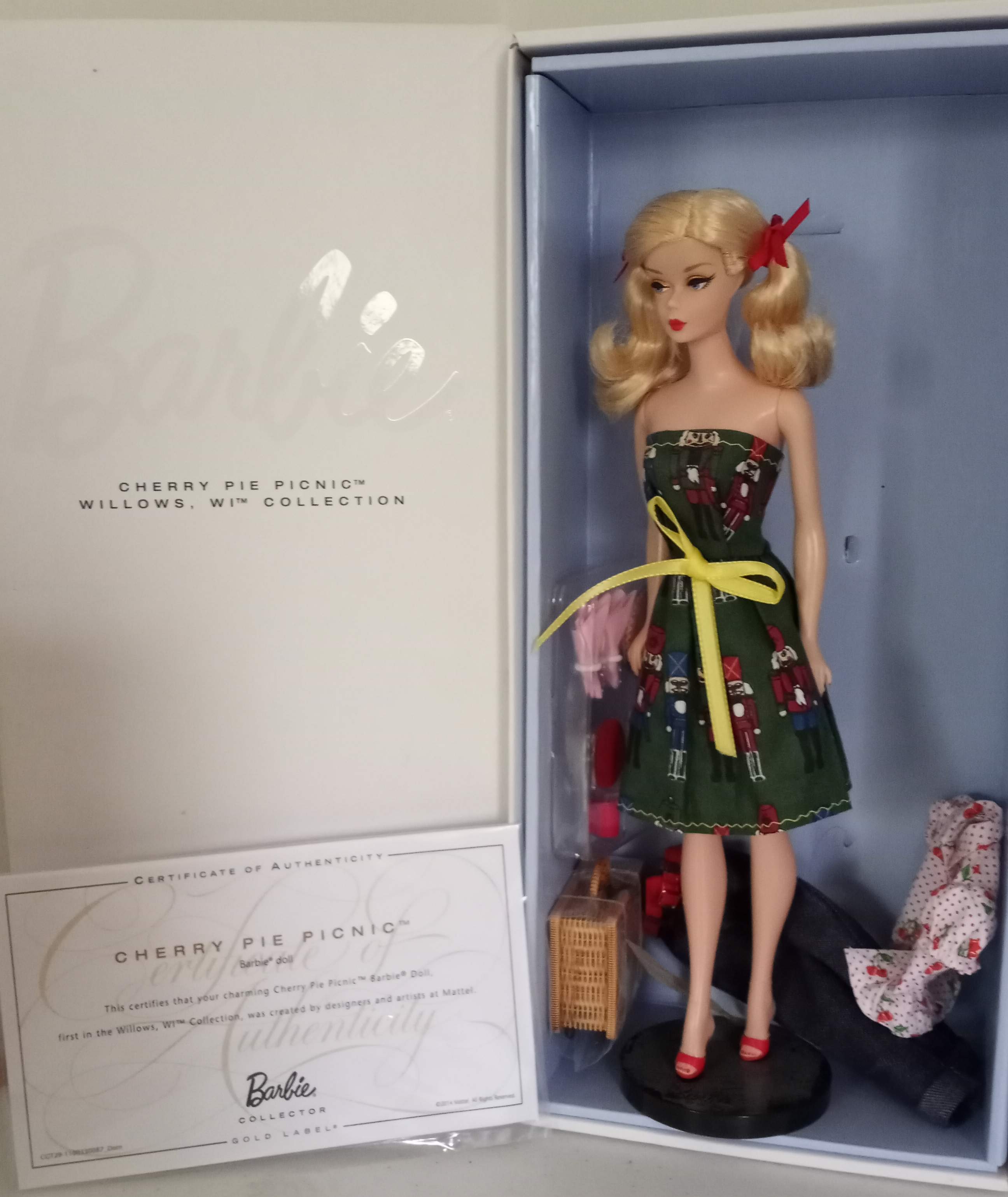 Cherry Pie Picnic Barbie Doll Willows, discount WI Collector Gold Label Designer