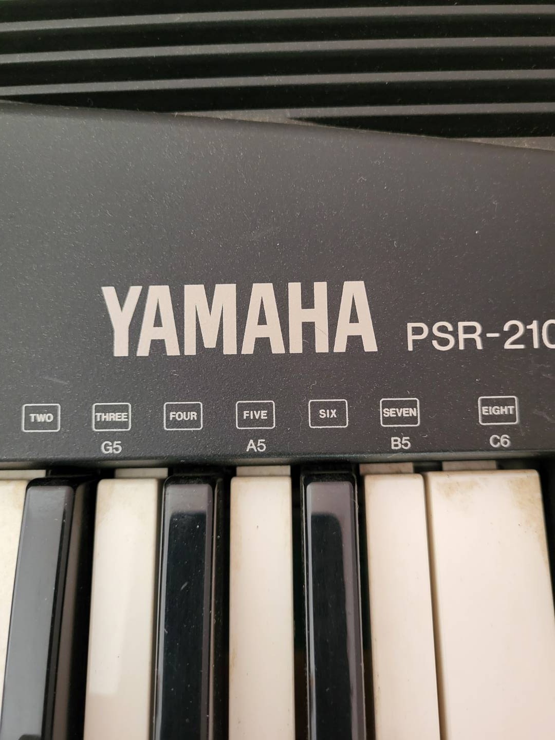 Yamaha-PSR-210-Keyboard