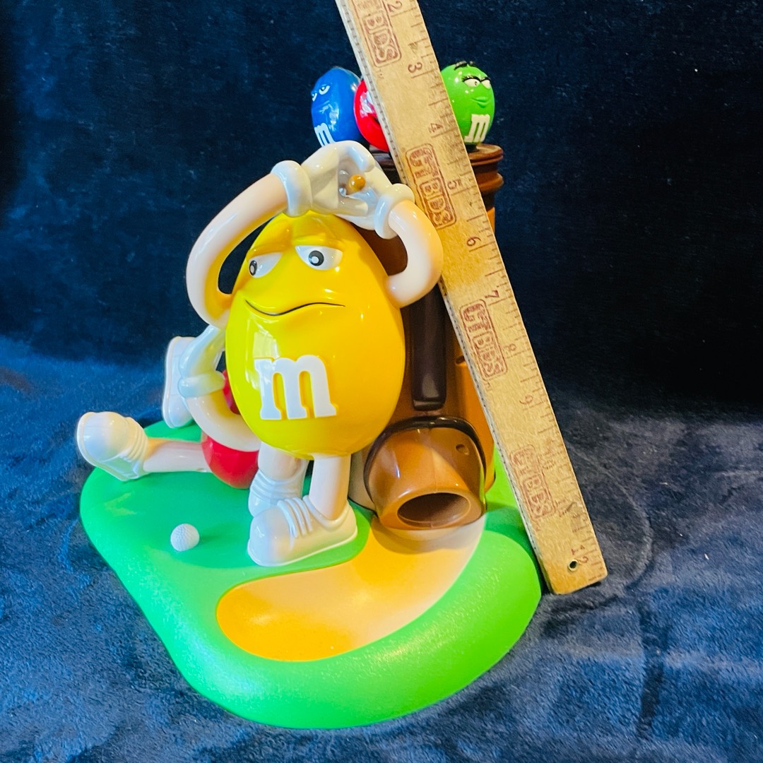 M&M's Muligan-Ville キャンディディスペンサー Amazon.com: M&M's Mulligan Ville Candy Dispenser: Food