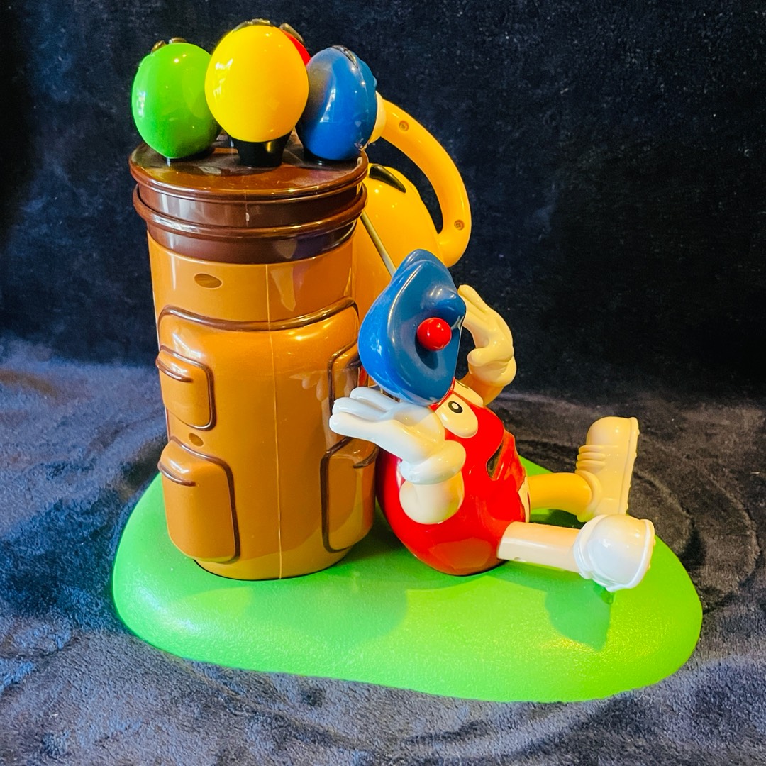 M&M's Muligan-Ville キャンディディスペンサー Amazon.com: M&M's Mulligan Ville Candy Dispenser: Food