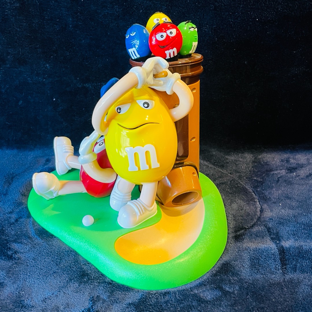 M&M's Muligan-Ville キャンディディスペンサー Amazon.com: M&M's Mulligan Ville Candy Dispenser: Food
