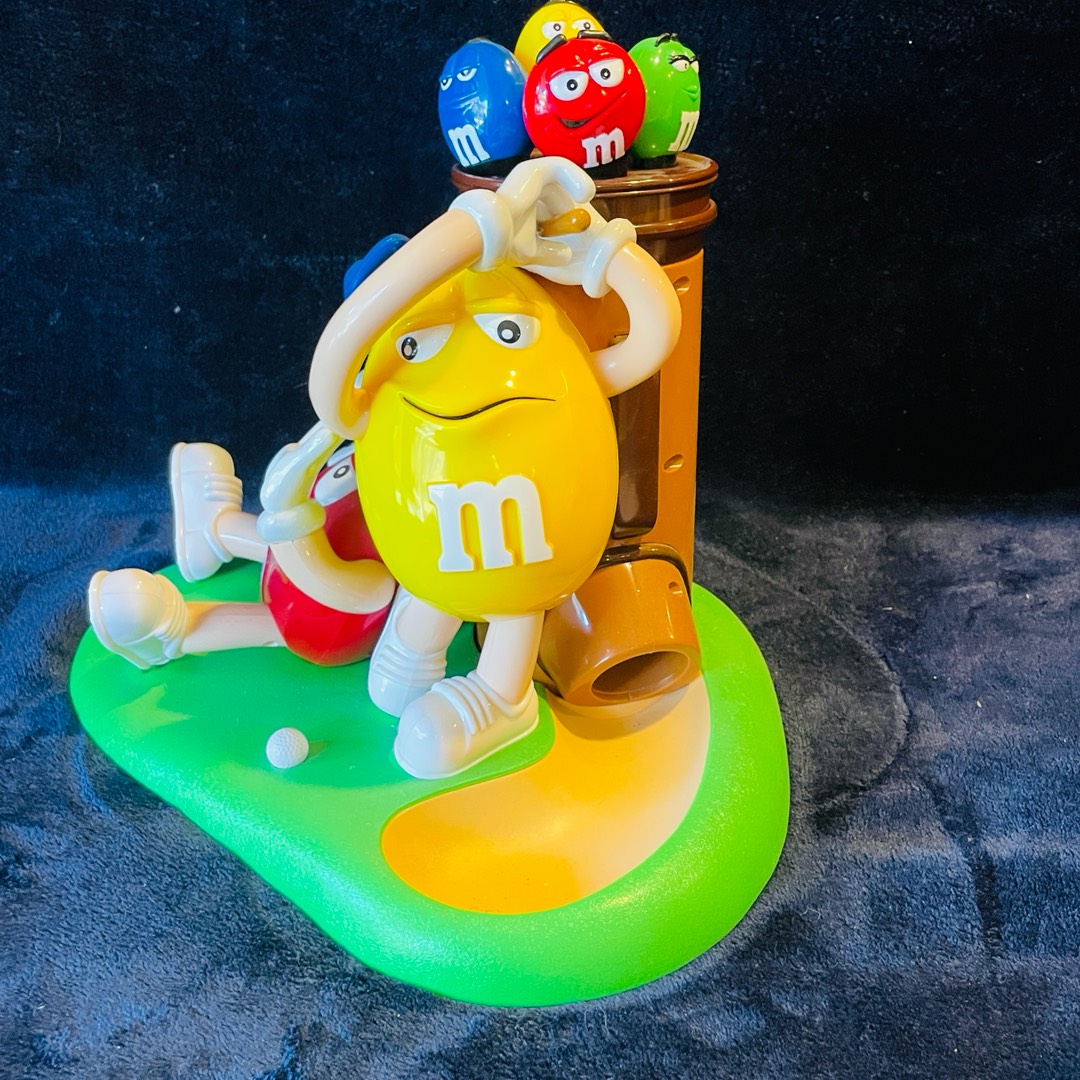 M&M's Muligan-Ville キャンディディスペンサー Amazon.com: M&M's Mulligan Ville Candy Dispenser: Food