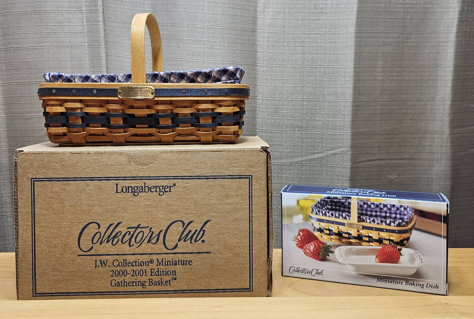 Longaberger-Collectors-Club-Display-Cabinet-Baskets