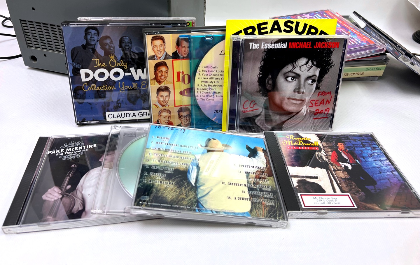 GPX-Karaoke-Machine-and-CD-Assortment