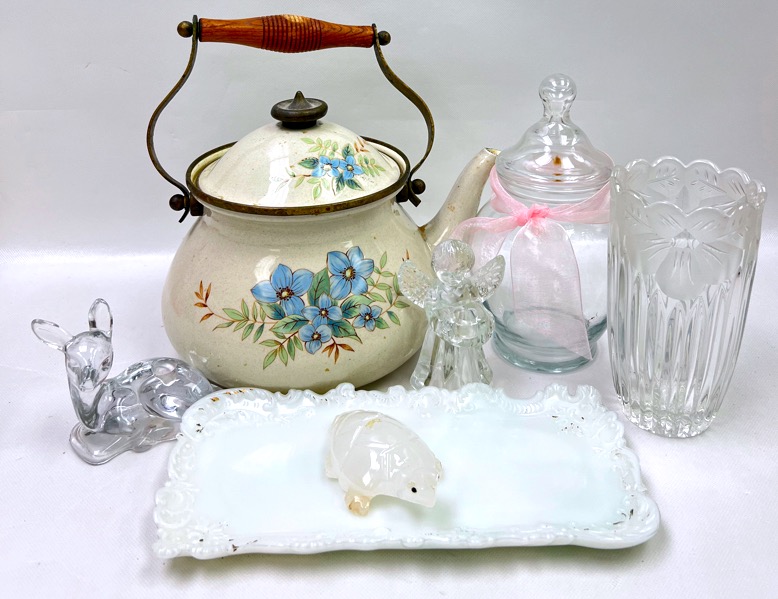 Photo of item: “Mikasa” Grande Chef Teapot and Other Kitchen Items