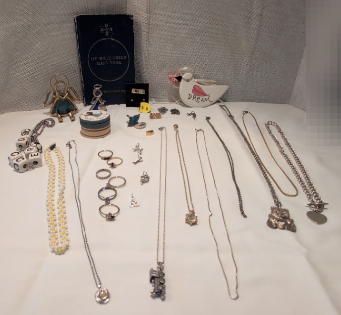 Photo of item: Child's Jewelery & More
