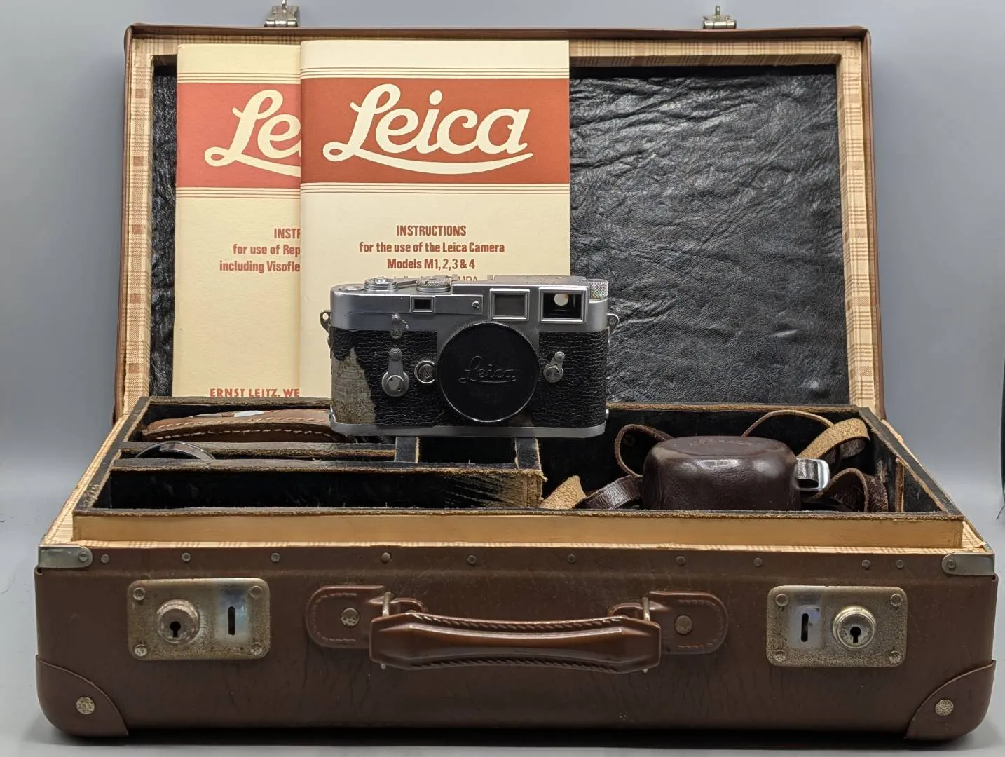 Leica M3 フィルムカメラ 741662  Saluteポーチ付 Leica M3 フィルムカメラ 741662 Royal Saluteポーチ付