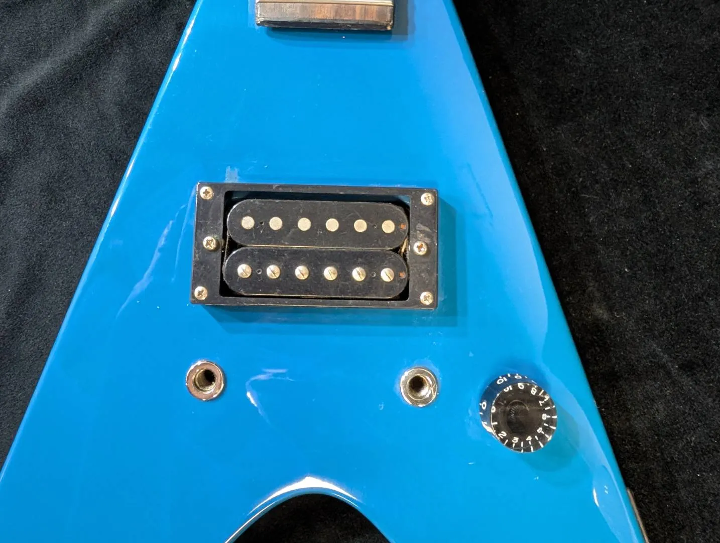 Gibson-Blue-Maestro-Mini-V-Electric-Guitar