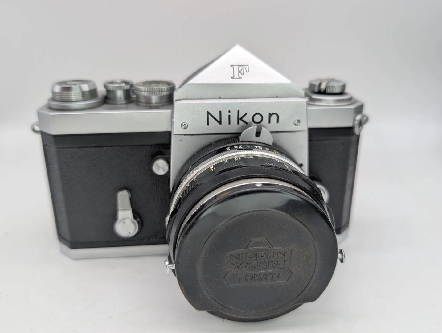 Vintage-Nikon-F-Nippon-Kogaku-35mm-Camera
