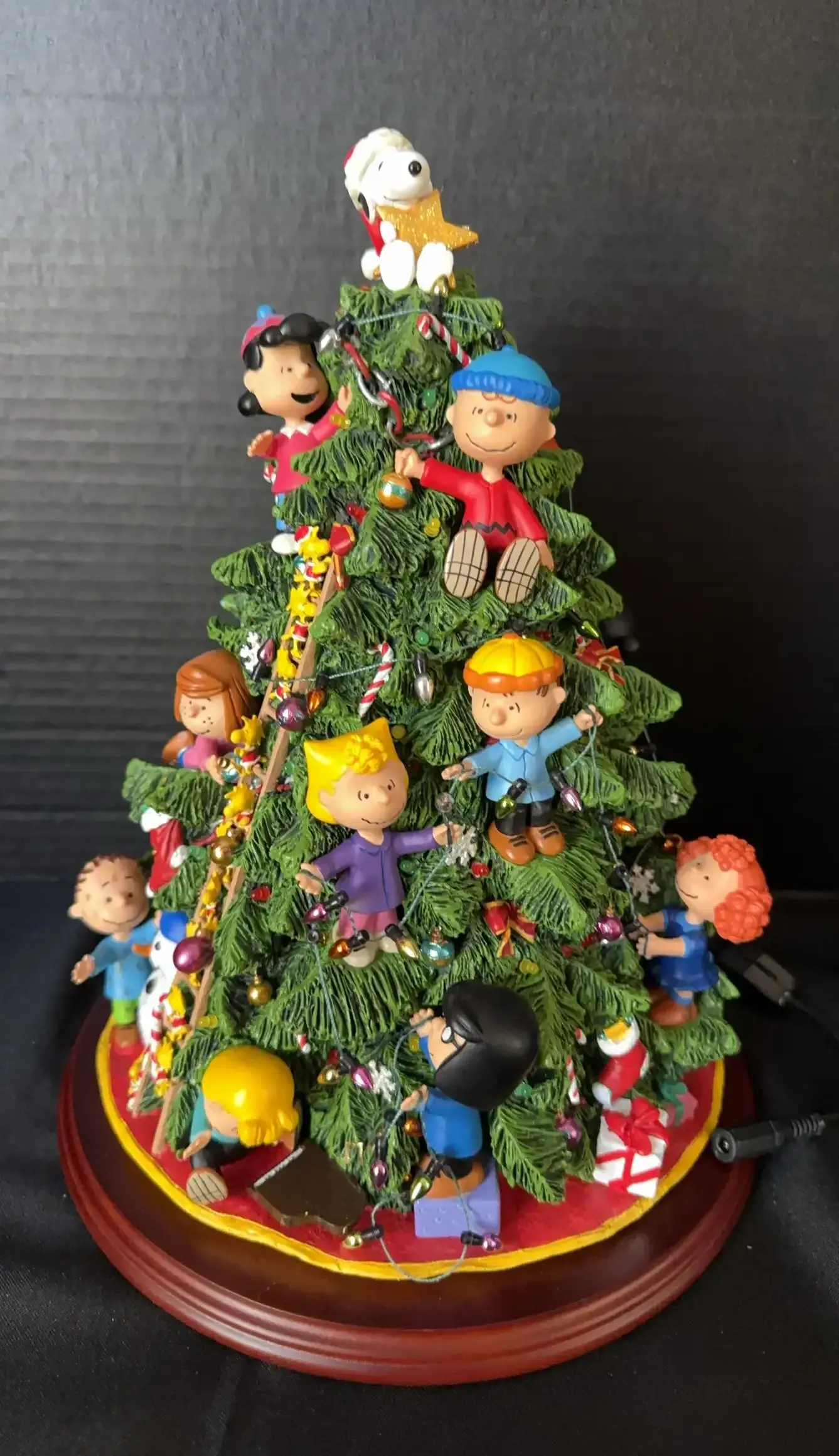 Danbury mint社製　peanuts スヌーピー クリスマス　ツリー Danbury Mint Metal Christmas Tree With 44 Miniature Ornaments