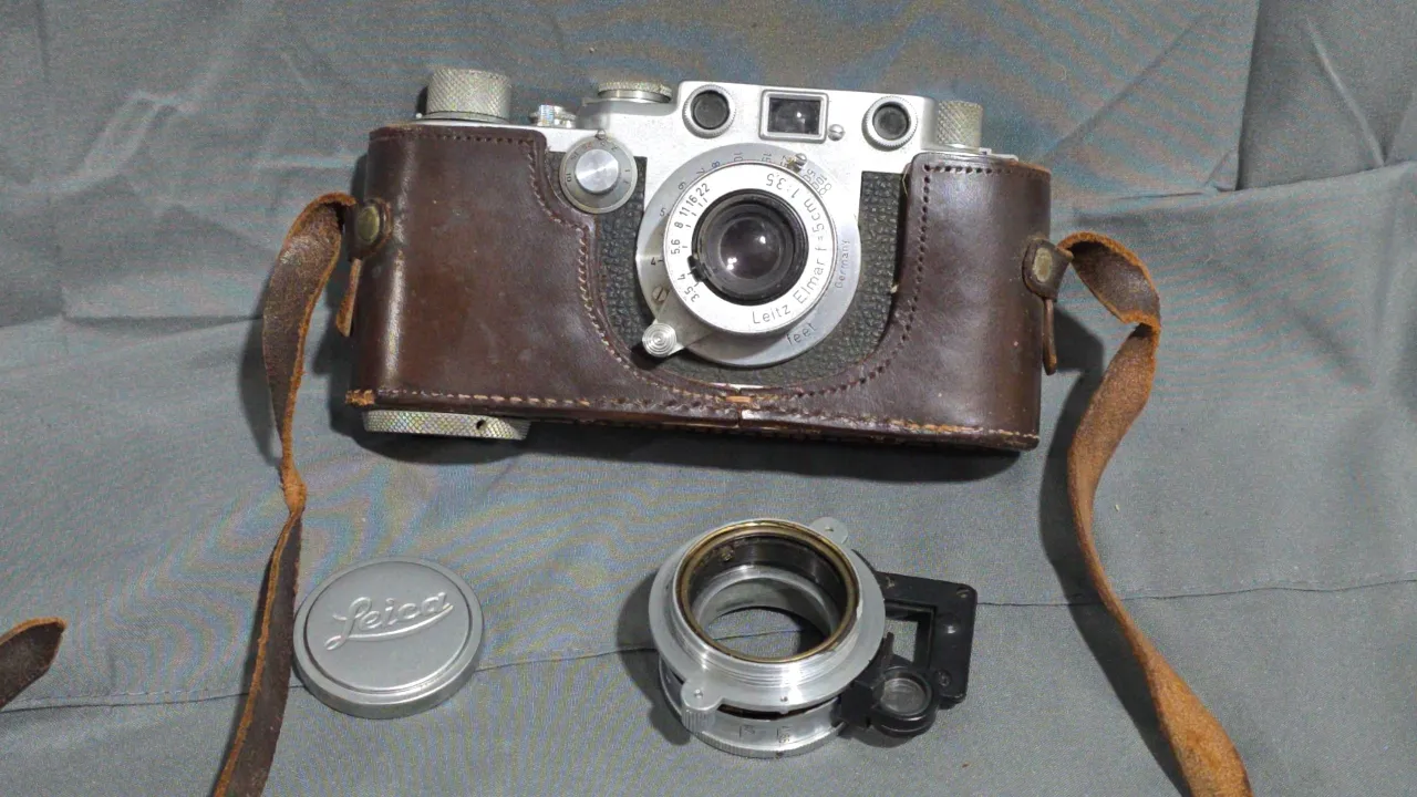 Vintage-Leica-DRP-Ernst-Leitz-Wetzlar-camera-with-Elmar-5cm-lens