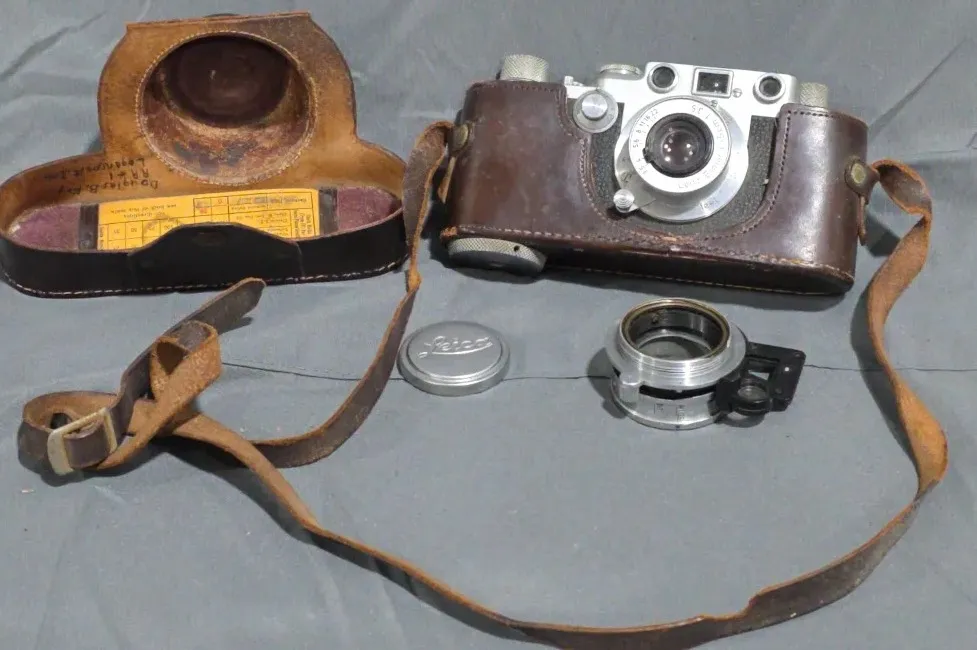 Vintage-Leica-DRP-Ernst-Leitz-Wetzlar-camera-with-Elmar-5cm-lens